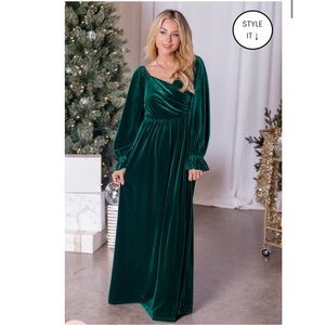 PINK LILY HOLIDAY MAGIC VELVET EMERALD RUCHED MAXI DRESS